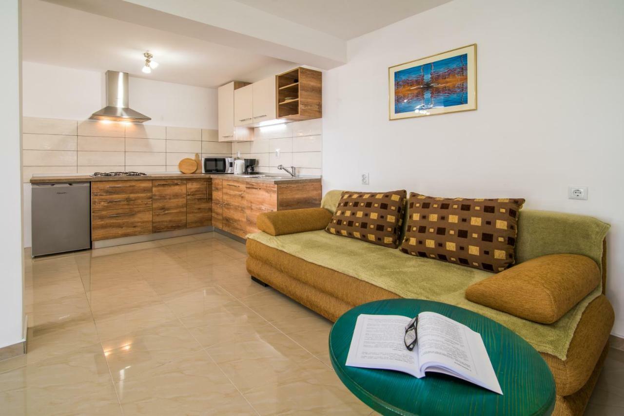 Holiday House Rosalia With Seaview And Swimming Pool Suzan ภายนอก รูปภาพ